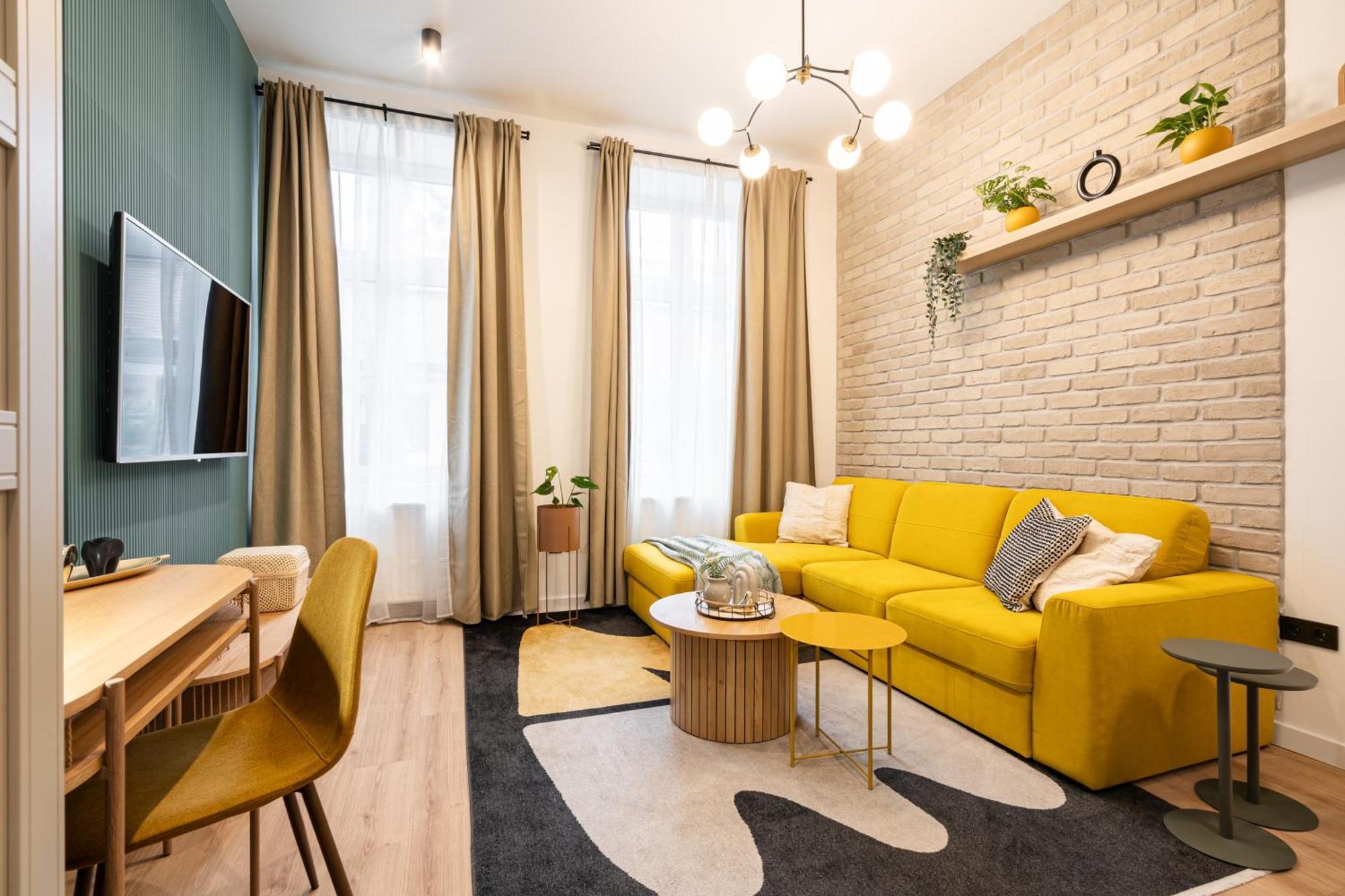 New Downtown Bliss - A Homelike Haven Apartment *
